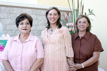 27 de julio 2005
María Cristina Muñoz Lavín y Guadalupe Becerra le ofrecieron una fiesta de canastilla a Ana Cristina Lavín de Herrera, en honor del bebé que espera.