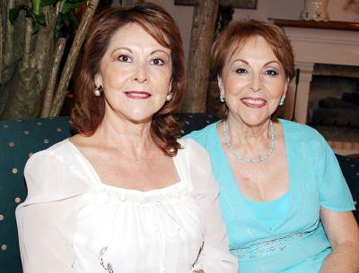 Mely González de Rodríguez y Nancy González de Kuri.