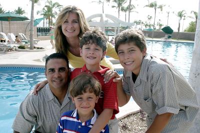 Jacob D. Nieves en su fiesta de cumpleaños acompañado por sus papás, Melvin Nieves y Wendy Nieves y sus hermanos Alex y Patrick.