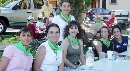 Charito, Lourdes, Mariela, Cecy, Mayra y Cecilia.