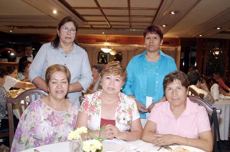 Con una agradable reunión, festejaron a María de Jesús Navarro Curiel con motivo de su cumpleaños, sus amigas Martha Elena Nájera, Basiliza Rocha, Sofía Altamira y Carmelita Méndez