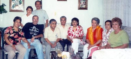 Nicolás y Mary Hernández, Hugo y Emma Aguilera, Claudia Arreola, Miguel y Rosario Franco, Irma Escobedo, Carmen de Arreola y Mague Gidi.