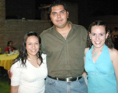 Goretti Macías, Manuel Montoya y Aída Saucedo.