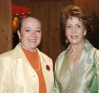 Josie de Iriarte y Nancy de Jalife.