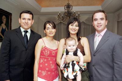 José Antonio García, Diana Ibarra, Liz Díaz de Leal y Carlos Leal Ancira con su hijita Regina Leal Díaz.