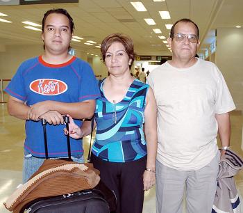 Israel Colomer, Luis Rodríguez y Mercedes Colomer viajaron a Madrid.