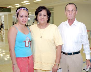 02 de agosto 2005
 Rafael Ruiz, Yeni de Ruiz y Heidi Ruiz, viajaron a Cancún.