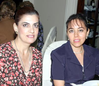 Carmelita Alarcón y Rosy Cornejo.