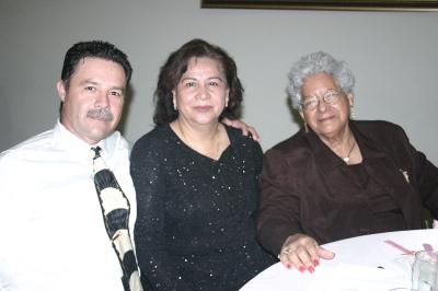 Alfredo Ávila Sánchez, María del Rosario Carranza y Frsncisca Sánchez de Ávila