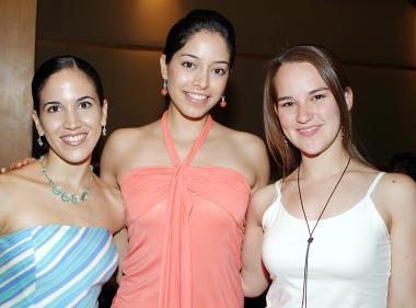 Elisa Yáñez, Selina Viesca y Bárbara Willy.