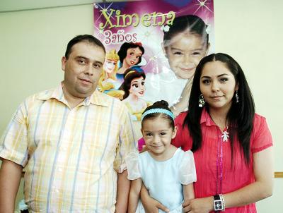 05 de agosto 2005
Ximena Maoloff Arreola cumplió tres años de vida, motivo por el cual sus papás le organizaron una fiesta.