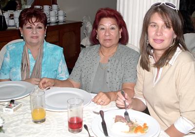 06 de agosto 2005
Alejandra de Murra, Isabel Villarreal  y Ana María Tumoine.