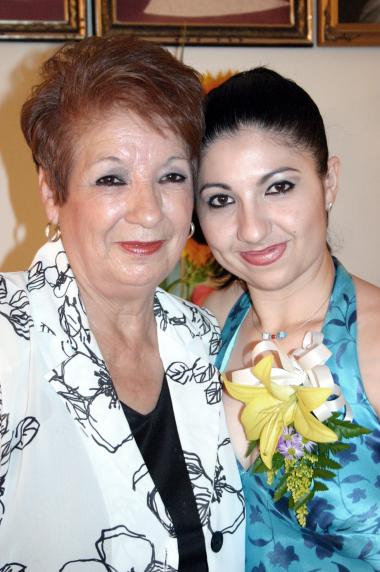 Rocío Sifuentes Orozco junto a su mamá Margarita Orozco de Sifuentes.