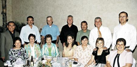 Arturo y Nora González, Rafel y Laura Díaz, Manuel y Esperanza Lee, Matías y Graciela Román, Polen y Titina Callau, Ángel y Rosario Herrera, Moisés y Pita Fieroo