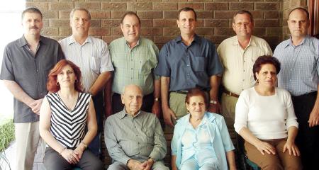 06 de agosto 2005
Teófilo, Jesús, Gerardo, Eduardo, David, Ricardo, Emilia y María Guadalupe, acompañados por sus señores padres.