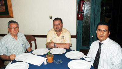 Miguel  Urtiaga Tejada, Gabriel Estrada y Omar Escobedo.