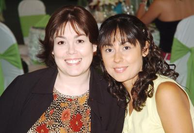 Becky y Mónica Serrano.