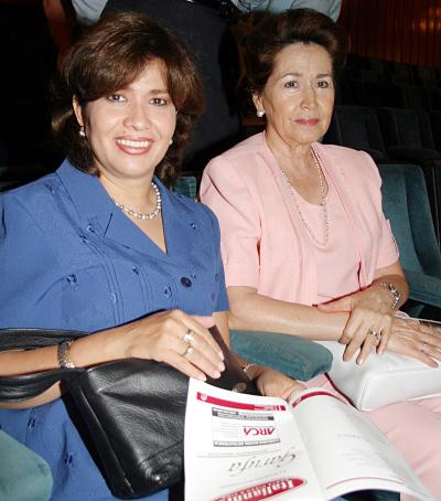 María de la Paz de Iduñate y Pilar de Müller.