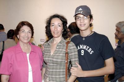 07 de agosto 2005
Yolanda E. de Gómez, Norma Gómez y David Curiel Gómez.