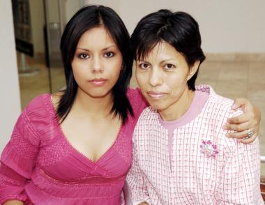 Luly González González y Elisa del Carmen González.