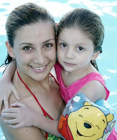 Astrid Casale Frausto, con su hija Nayla Camila Casale.