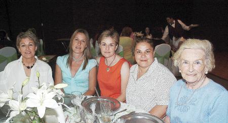 Carmen, Alida, Malena, Macris y Carmen Díaz Flores.