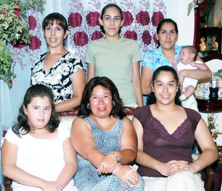 Diana y Daniela García y Silvia Cortés fueron recibidas con una gran fiesta, organizada por la familia Magallanes González, con motivo de la llegada a esta ciudad provenientes de Arkansas, Estados Unidos.