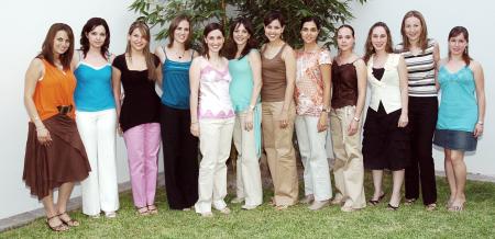 La futura mamá, en compañía de sis amigas, Miriam, Mariana, Sofía, Ofelia,Gaby, Mónica, Ana Claudia, Claudia Priscila, Bárbara y Claudia.