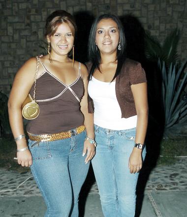 Karla Félix y Azucena Ayup.