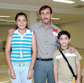 Érick Cabrera, Adriana cabrera y Rafael Olvera viajaron a Chetumal.