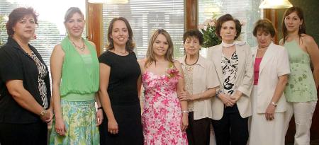 Gabriela de Hernández, Mary Carmen Silerio, Alma Rivera, Mariía del Carmen Rodríguez, Magdalena de Flores, Chacha de Silerio, entre otras amistades, acompañaron a Érika Padilla Velazco en sus últimas despedidas d soltera.