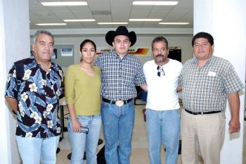 10 de agosto 2005
 Diego Alba viajó a Tecate y fue despedido por Leobardo, José Luis, Humberto y Paola.