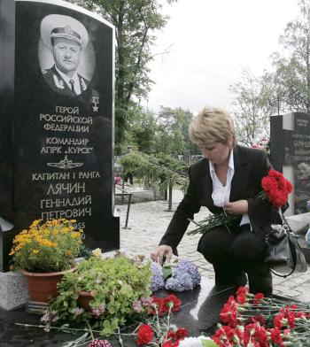 El cementerio lució el colorido de las decenas de flores que fueron parte fundamental de este homenaje.