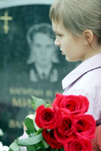 Familiares acudieron al cementerio para recordar a su familiares caídos hace cinco años.