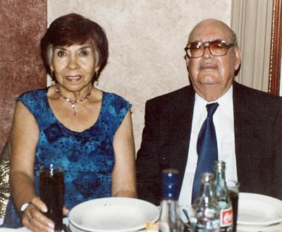 Samuel López Flores y Toñita Chávez de Flores.