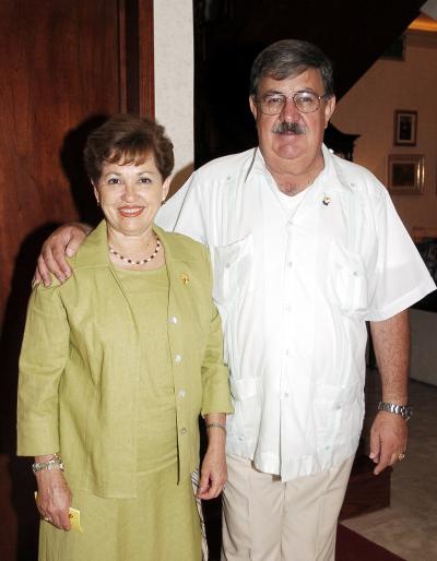 Tere V. de Ruiz y Carlos Ruiz, presidentes actuales del Club Rotario Torreón Oriente.