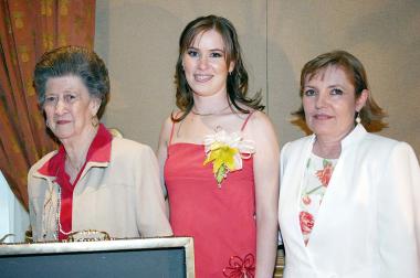 Sra. Rosario H. de García de Alba, Marcela García, María del Rosario Madero, María Esther de García Alba y Martha Rodríguez de García de Alba acompañaron a Ángela García de Alba en su despedida.