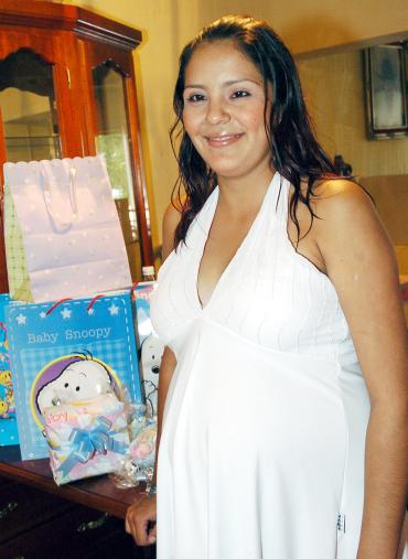 11 de agosto 2005
Con motivo del próximo nacimiento de su bebé, Karina Rangel de Ramírez disfrutó de una fiesta de canastilla que le organizaron Lily de Ramírez y Lupita Ramírez.