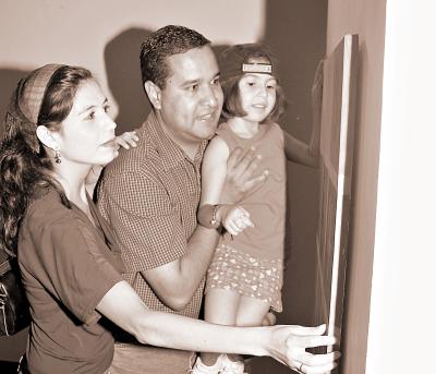 Elcia Pérez, Teresa Moreno y Carlos Moreno.