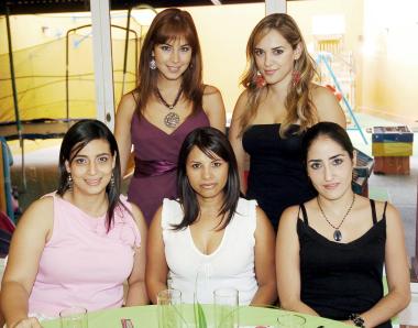 Ivonne de Church, Claudia de Perrish, Lilia Llamas, Ana Laura Laloenshke y Rocío de Kak.