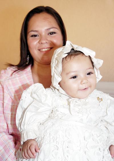 Ana Regina Adame Juárez junto a su mamá Adriana de Adame.