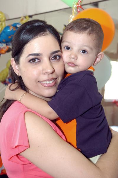 José Alfonso López y su mamá Elena López.