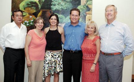 William y Nadine Peterson, Jesús Angulo Félix y María del Carmen Miñarro de Angulo, junto a los felices novios.