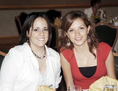 Mary Carmen Mijares y Mónica Arias.