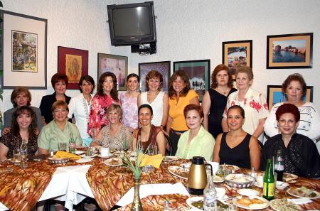 Con motivo de su próximo viaje a Toluca, Gina González fue despedida por sus amigas