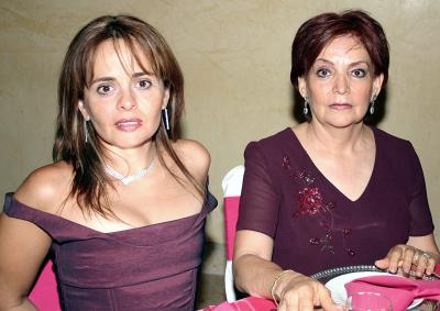 Lupita de Martínez y Luly de Briones.