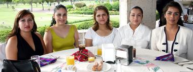 Lupita Hernández, Claudia de Llaca, Cecy Reyes, Tere de Venegas y Paty Frausto.