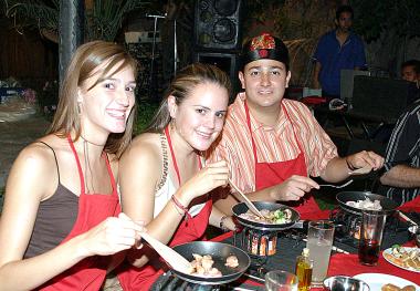 Cristina de Murra, Brenda de Villalobos y Julio Villalobos.