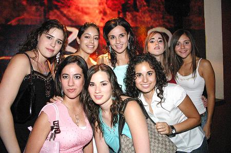 Brenda Dávila, Selina Viesca, Nora González, Claudia Torres, Betty Fernández, Julia Peña, Daniela Cepeda y Mónica Ochoa.