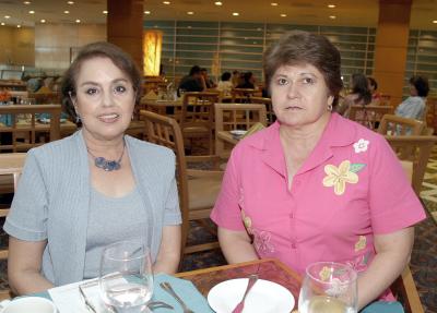 Norma Aguayo de Duarte y Nivia Hamdan de Aguilera, en reciente convivio.